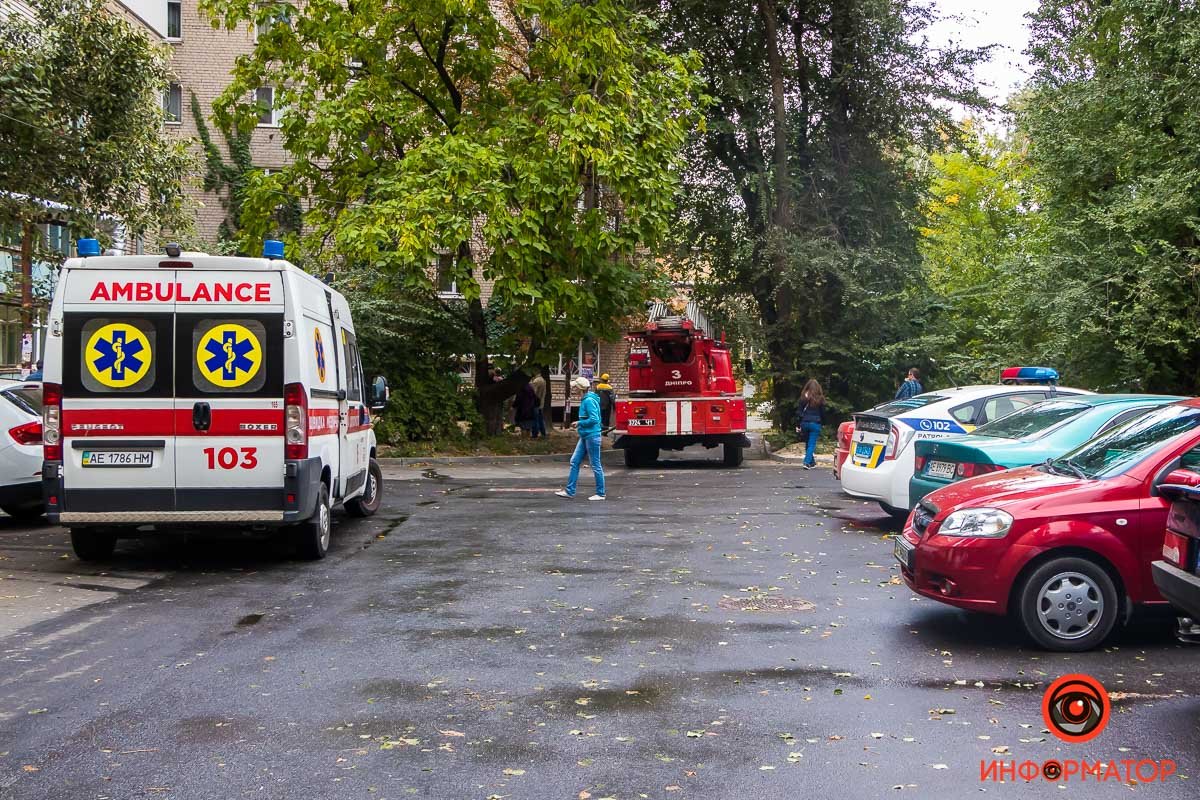 На место прибыли бригады 2 и 3 пожарных частей