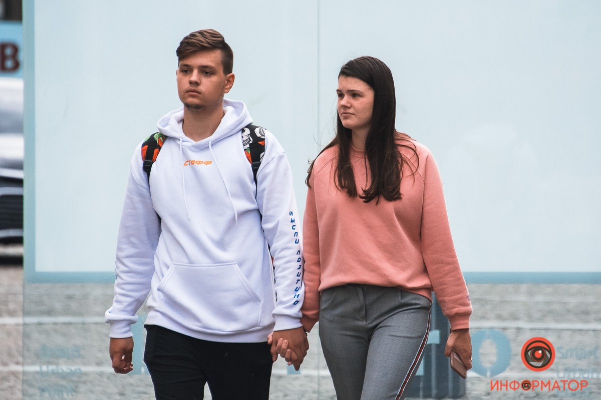 С такой надписью на толстовке ты просто обязан улыбаться