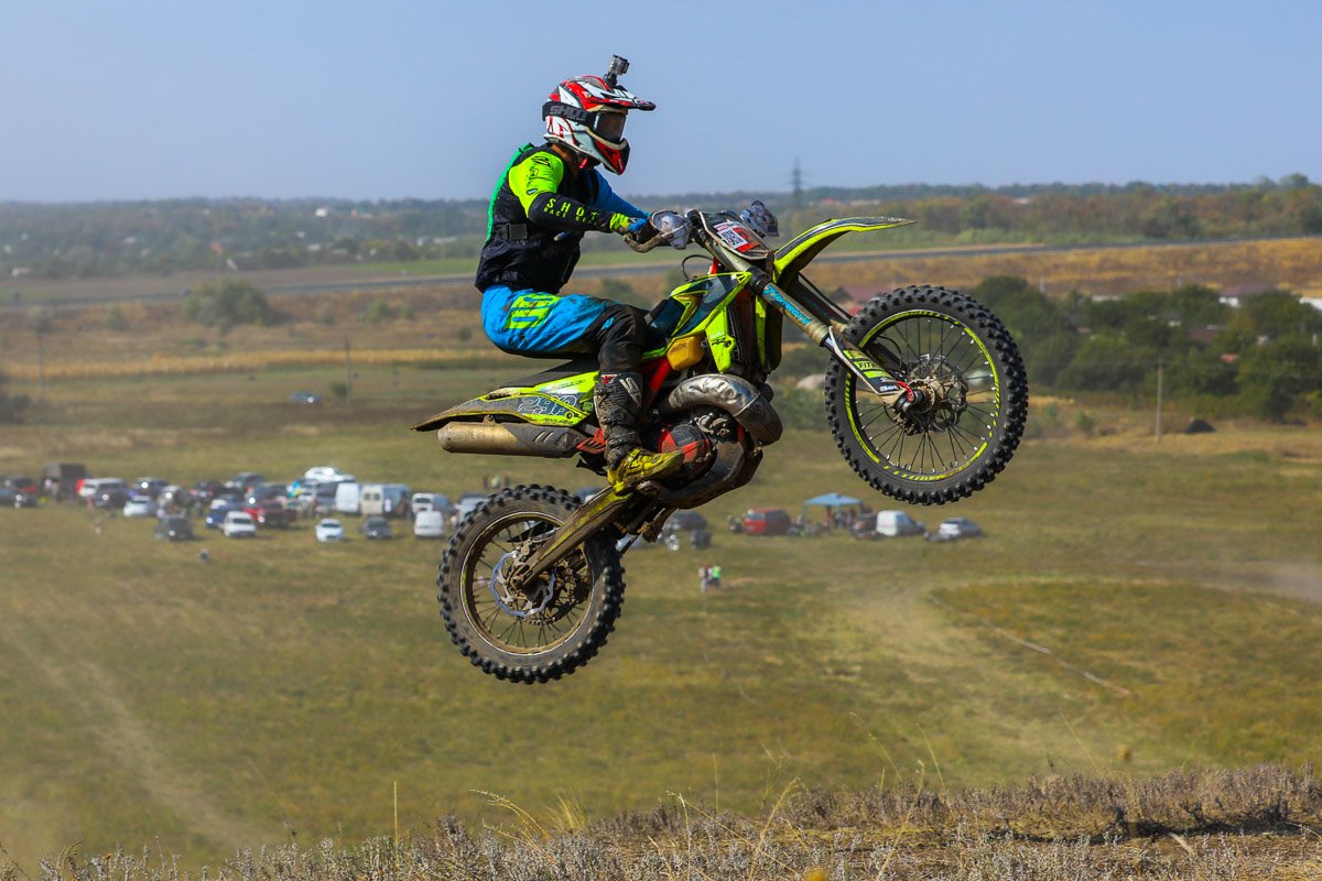 Если словишь майского жука на 130 километрах в час, твой словарный запас может увеличиться вдвое Если словишь майского жука на 130 километрах в час, твой словарный запас может увеличиться вдвое