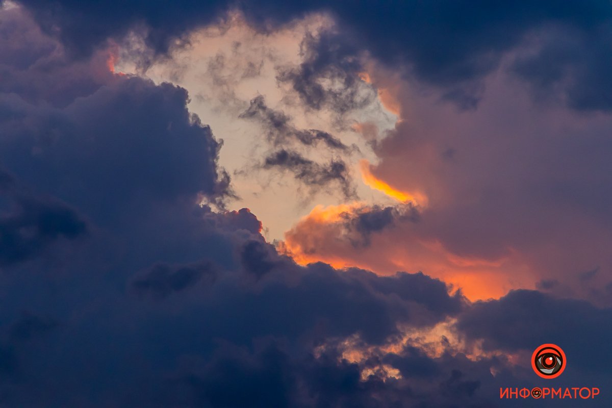 Обычным людям спать пора. Обычным людям спать пора.