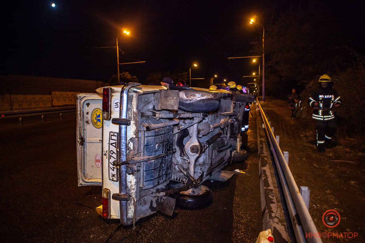 Водитель авто не пострадал, у пассажира разбита голова, есть подозрение на сотрясение мозга