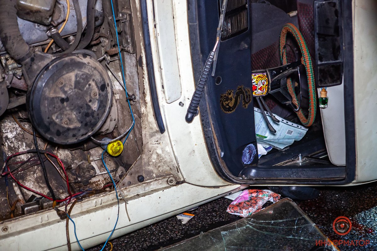 На месте ДТП находятся полиция, медики и спасатели