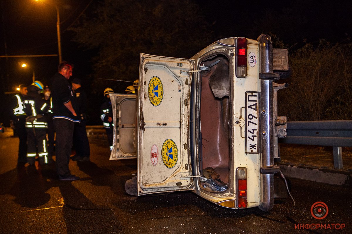 Занята правая полоса Набережной Заводской по направлению движения из центра города