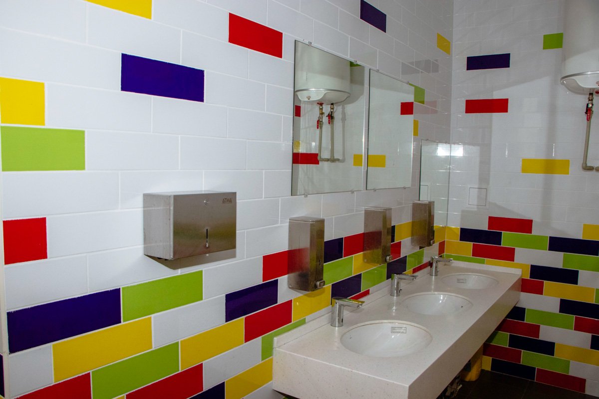 Новая кровля, яркий дизайн и уютные столовые: в школах Днепра проводят капитальные ремонты 8