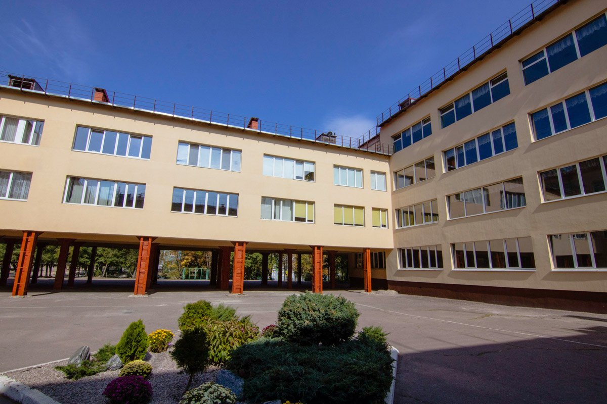 Новая кровля, яркий дизайн и уютные столовые: в школах Днепра проводят капитальные ремонты 10