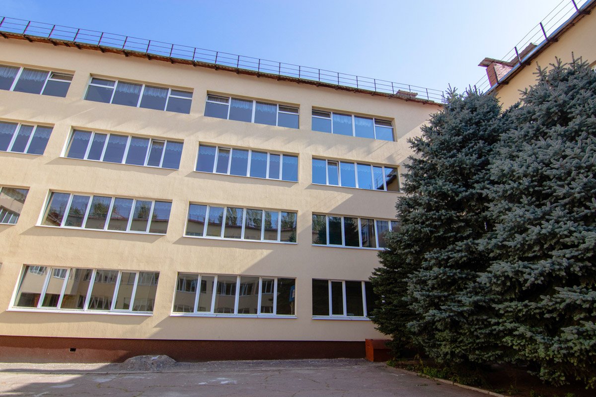 Новая кровля, яркий дизайн и уютные столовые: в школах Днепра проводят капитальные ремонты 11