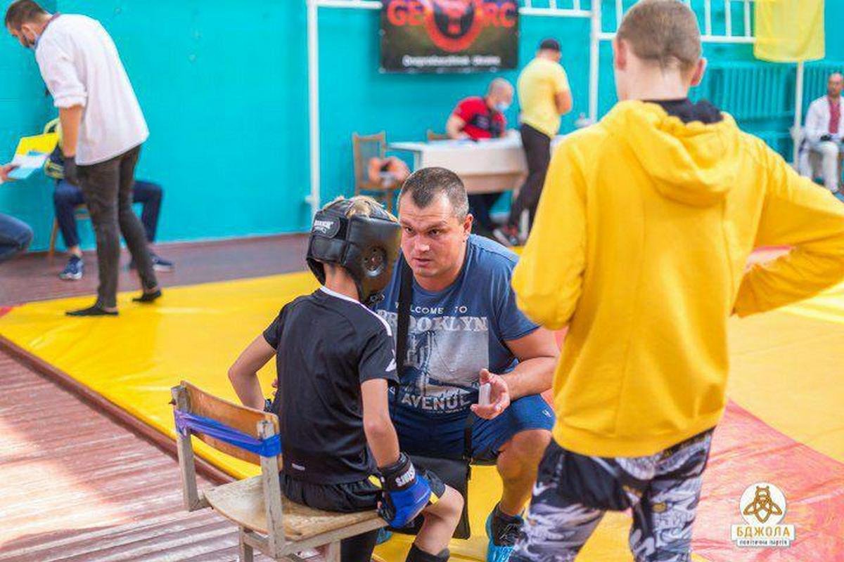 Депутаты поблагодарили коллектив тренеров за значительный личный вклад в воспитание чемпионов Депутаты поблагодарили коллектив тренеров за значительный личный вклад в воспитание чемпионов