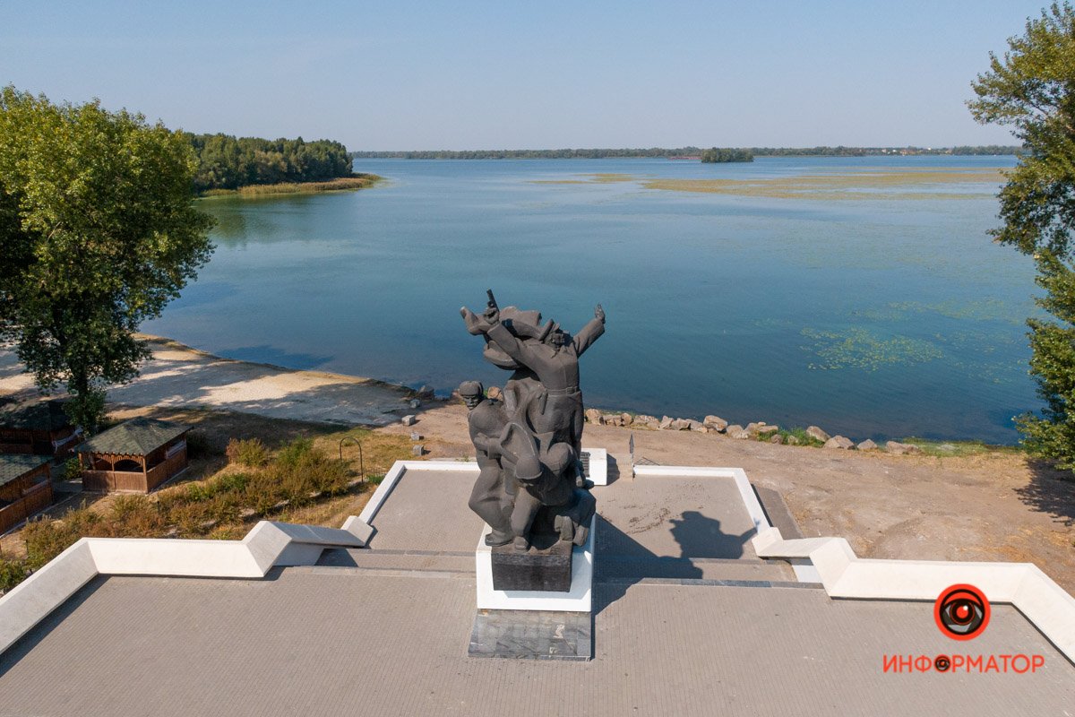 Рядом с рекой