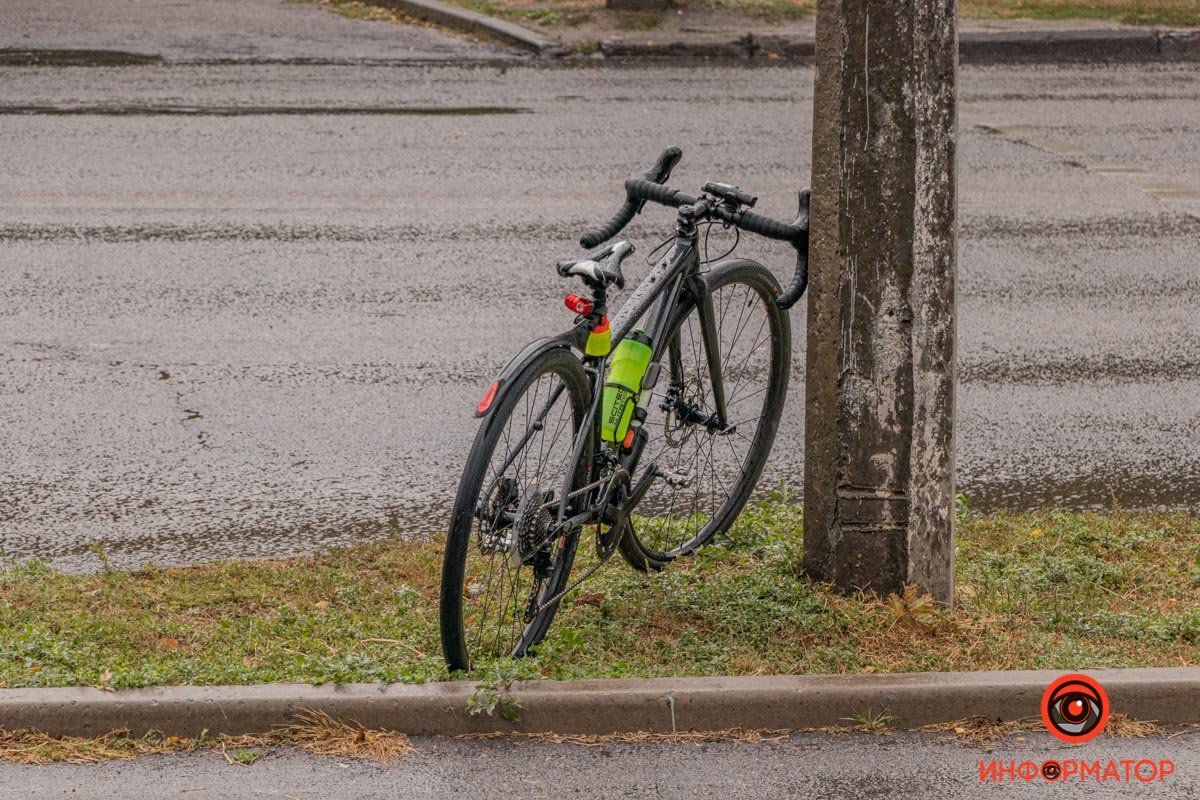 С Космической к автосалону поворачивал Volkswagen С Космической к автосалону поворачивал Volkswagen