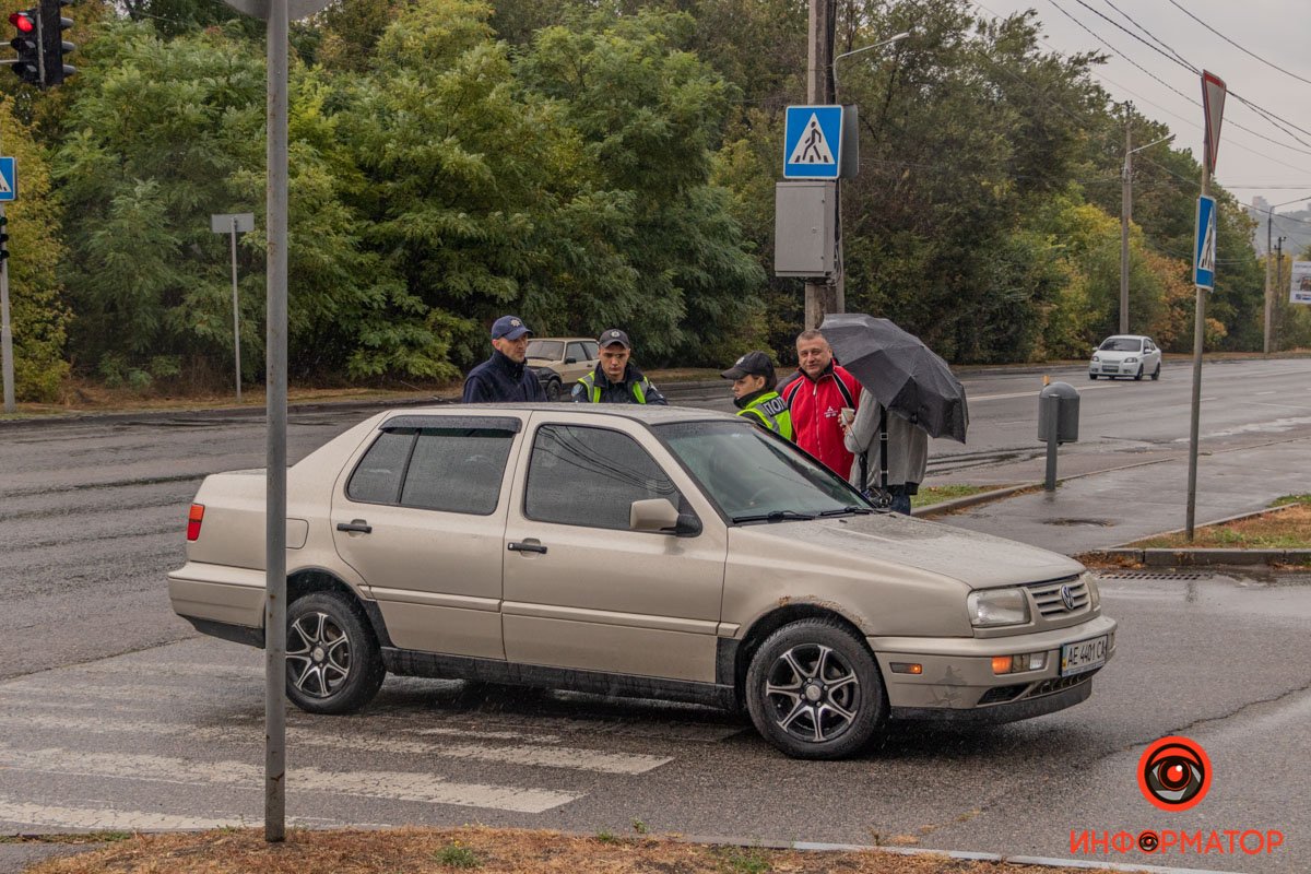 Со слов водителя, он заметил женщину в самый последний момент, из-за чего не успел ничего предпринять Со слов водителя, он заметил женщину в самый последний момент, из-за чего не успел ничего предпринять