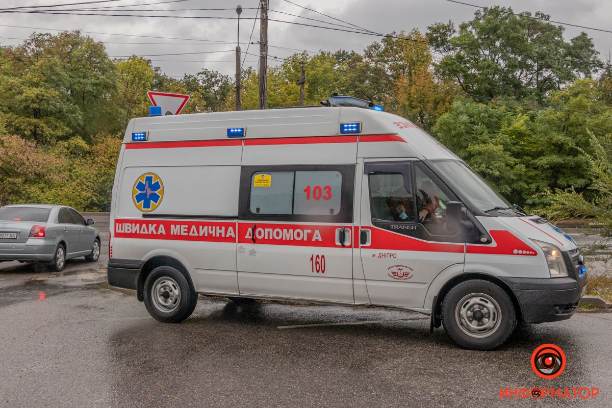 К месту направили бригаду скорой помощи, поскольку пострадавшая жаловалась на боли К месту направили бригаду скорой помощи, поскольку пострадавшая жаловалась на боли