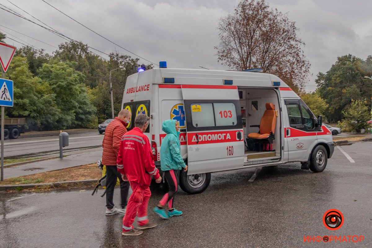 Предварительно, она травмировала ногу и получила ушибы Предварительно, она травмировала ногу и получила ушибы