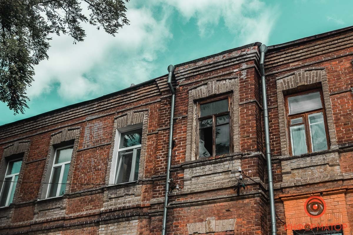 Выборы в Днепре: коллекция ям на округе Михаила Кутузова 6