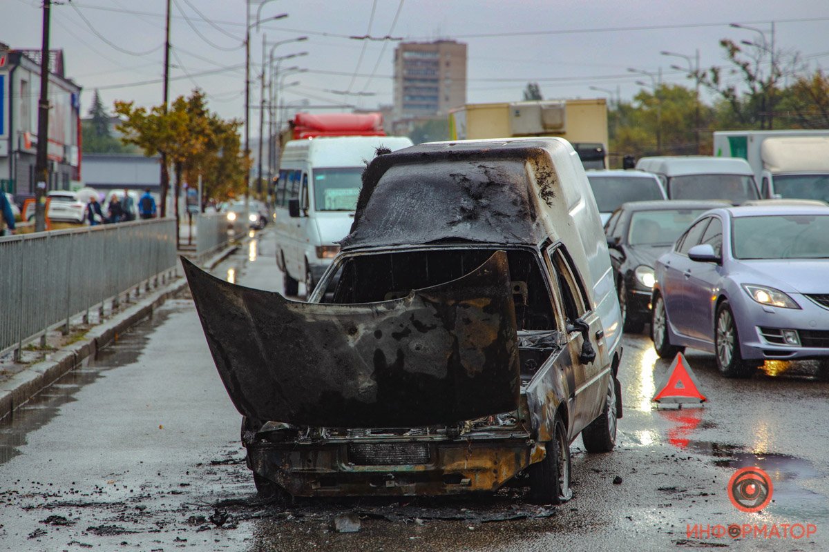 На Слобожанском проспекте на ходу загорелся ЗАЗ На Слобожанском проспекте на ходу загорелся ЗАЗ