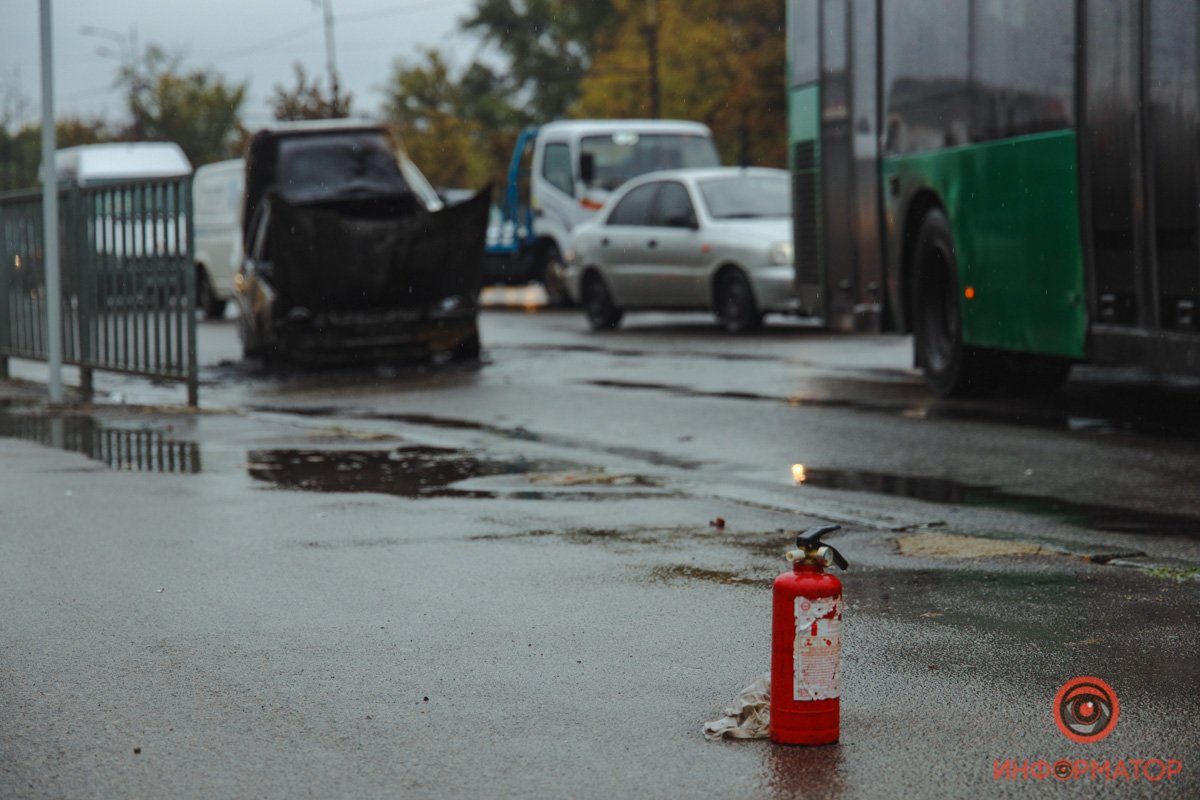 По итогу автомобиль практически выгорел дотла По итогу автомобиль практически выгорел дотла