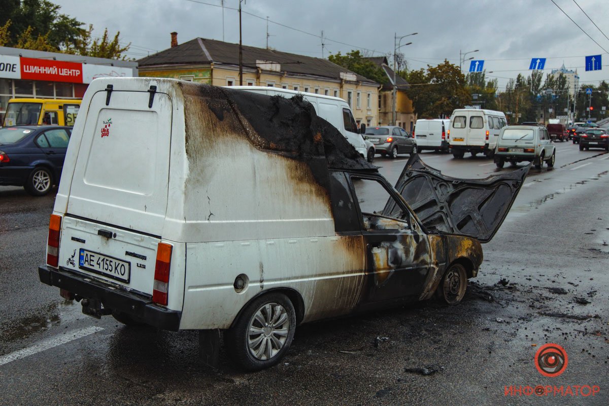 Окончательно загасить его удалось уже бригаде службы спасения, которую направили на место Окончательно загасить его удалось уже бригаде службы спасения, которую направили на место
