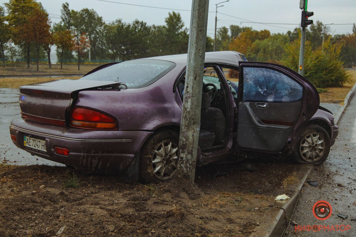 На место также направили сотрудников ДТЭКа, поскольку повреждена электроопора