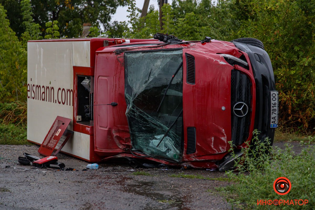 Со слов очевидцев, грузовик ехал на большой скорости Со слов очевидцев, грузовик ехал на большой скорости