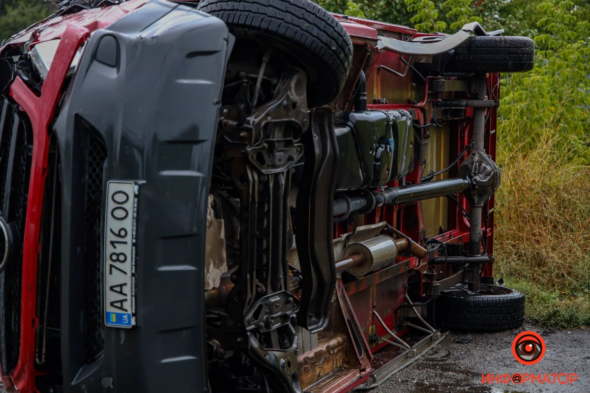 На тротуаре в этот момент никого не было, поэтому никто из случайных прохожих не пострадал На тротуаре в этот момент никого не было, поэтому никто из случайных прохожих не пострадал