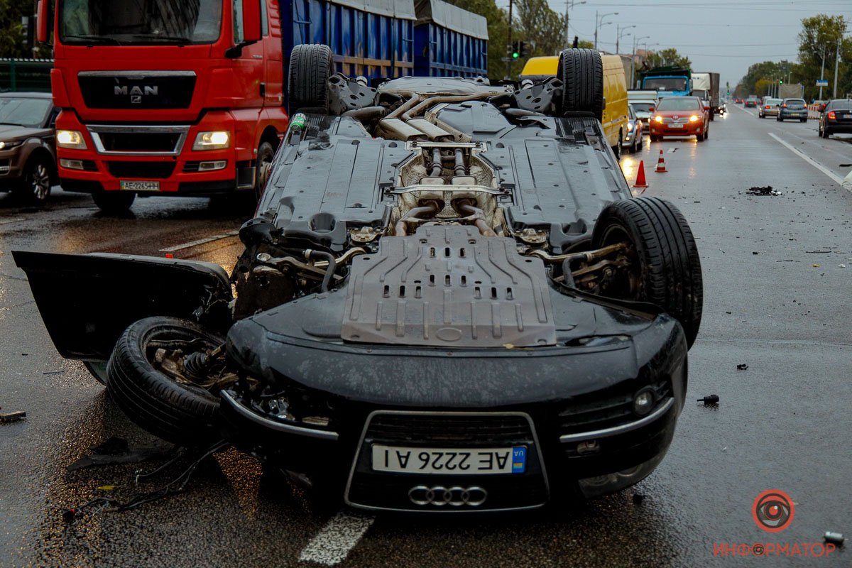 В деталях произошедшего разбирается следователь по ДТП В деталях произошедшего разбирается следователь по ДТП