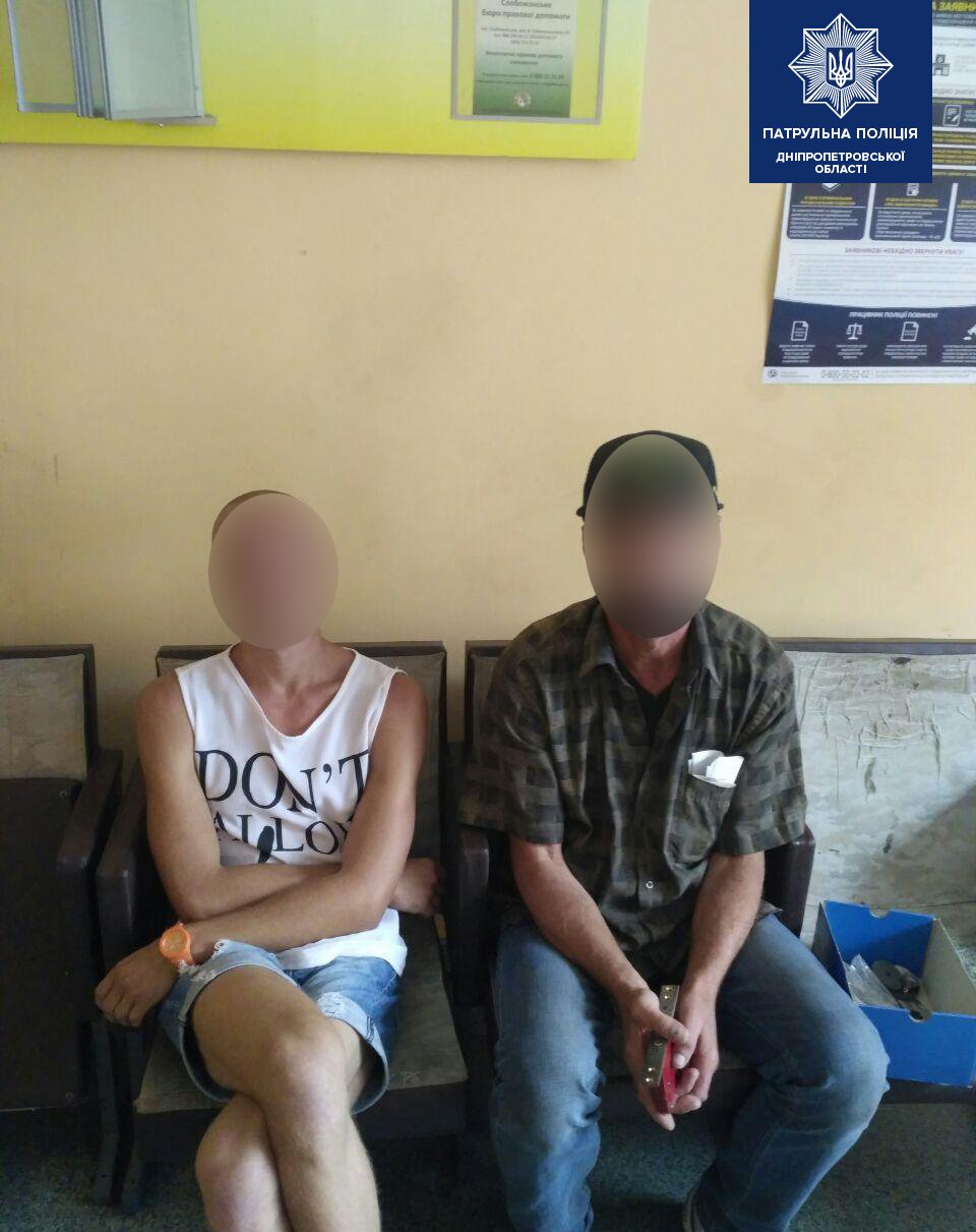 Обоих задержали и доставили в райотдел Обоих задержали и доставили в райотдел