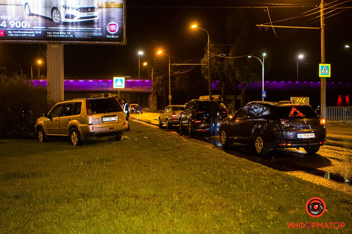Авария произошла на Набережной Заводской перед Кайдакским мостом Авария произошла на Набережной Заводской перед Кайдакским мостом