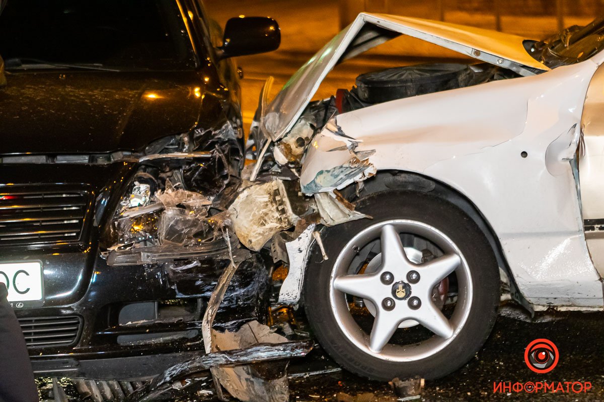 Будьте крайне осторожны при движении по скользкой дороге Будьте крайне осторожны при движении по скользкой дороге