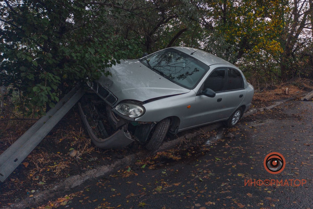 Daewoo врезался в отбойник Daewoo врезался в отбойник