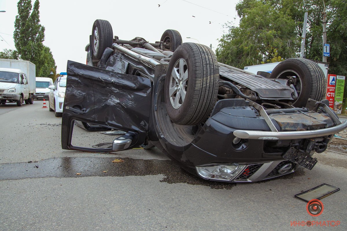 Он не предоставил преимущество Renault, который ехал в сторону Мирного