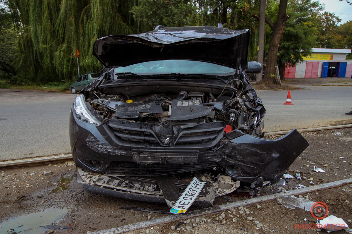 В ДТП пострадала девушка-пассажир из Renault