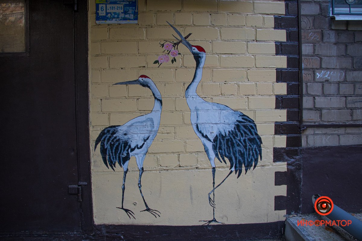 Принес подарок