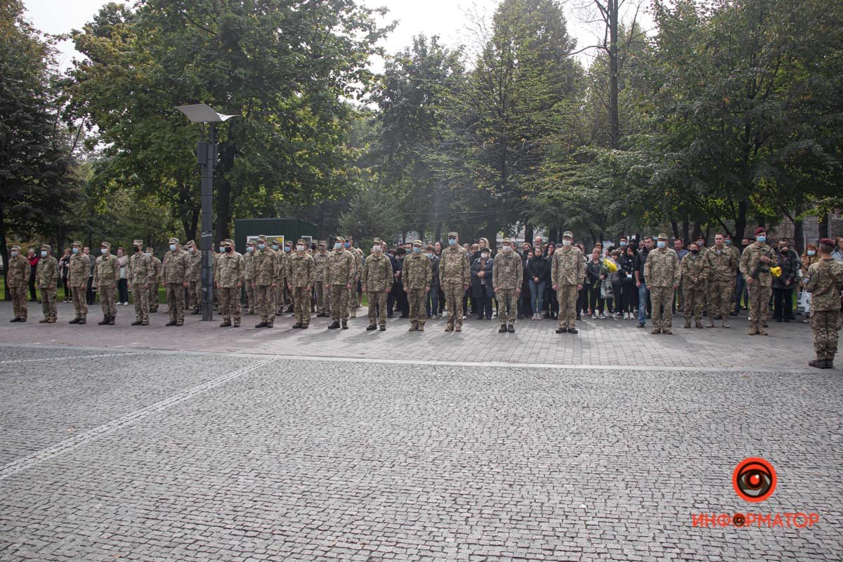 Проститься пришли много людей Проститься пришли много людей