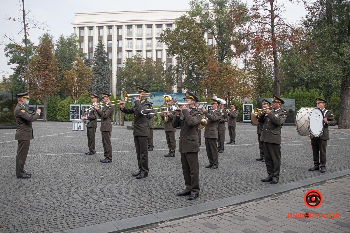 Провели с почестями Провели с почестями