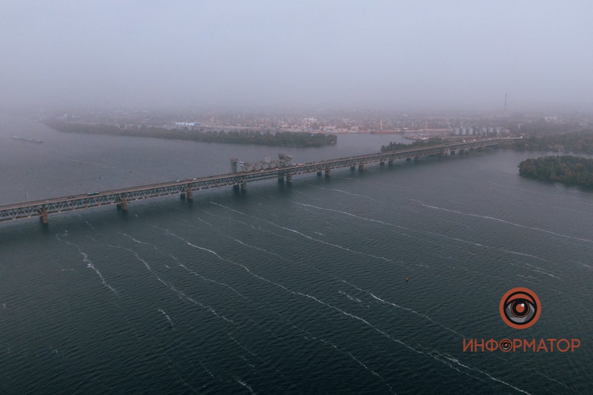 Сторож седой охраняет — туман.