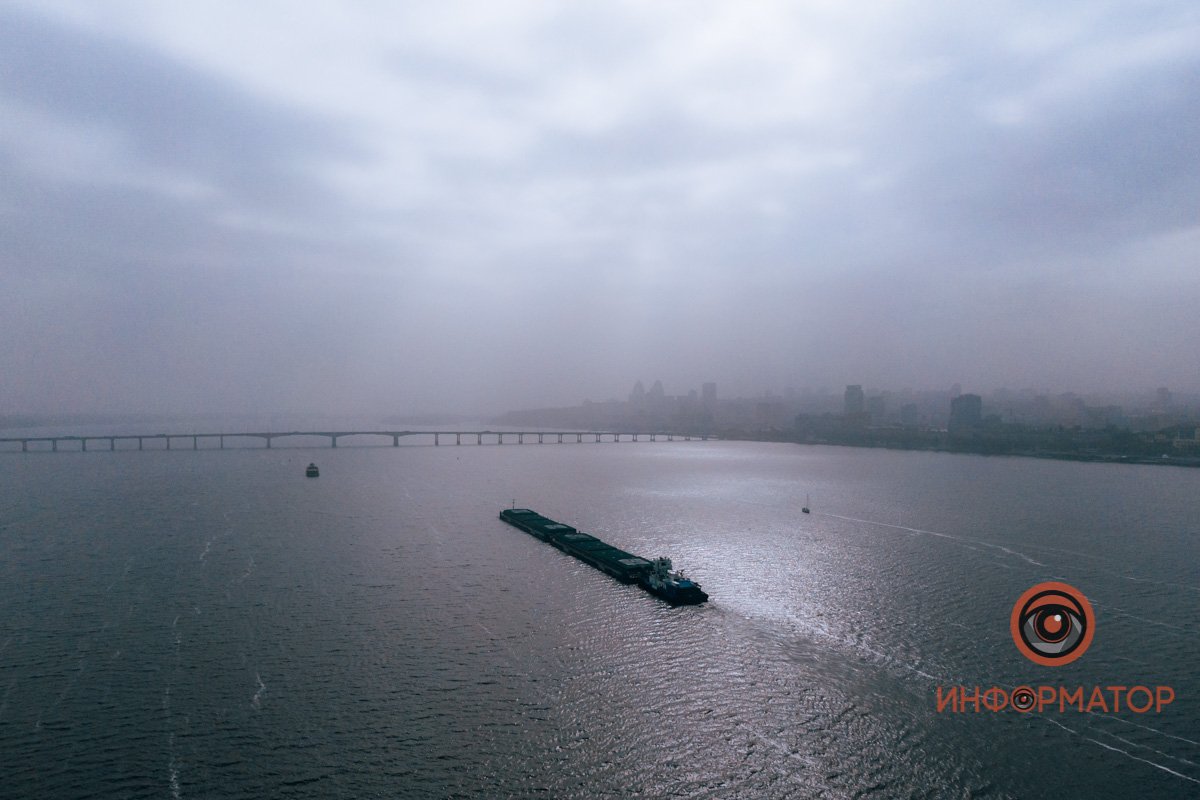 Даже туман поднимается вверх.