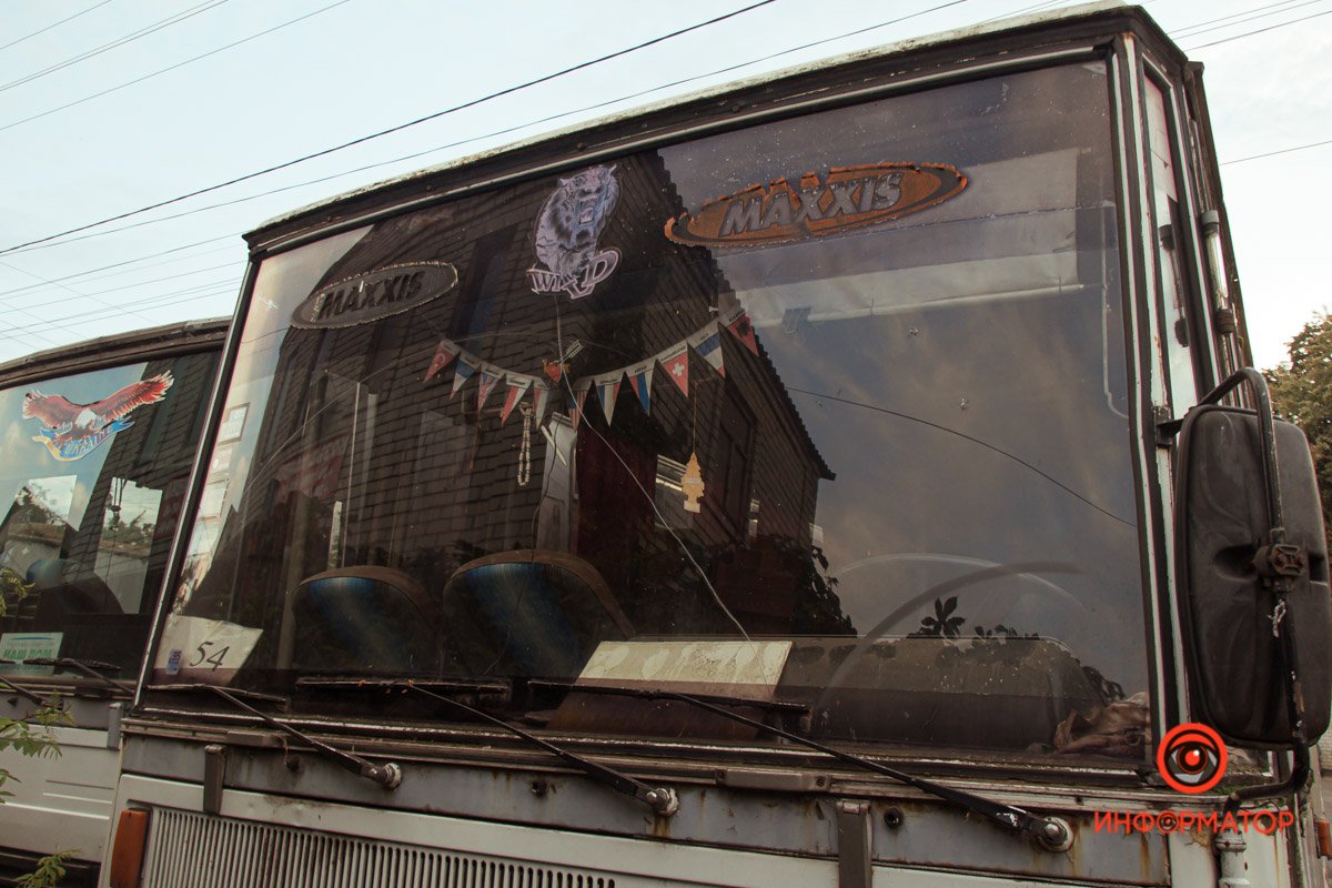 Я рассекаю город над ледяной пустыней,