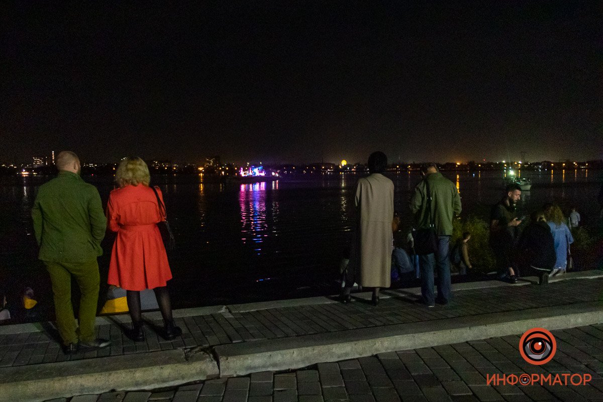 Яркий вечер субботы Яркий вечер субботы