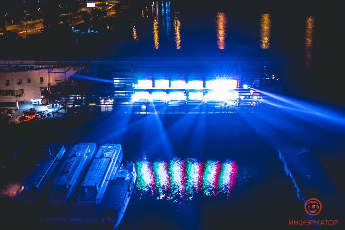 Уникальная световая инсталляция Уникальная световая инсталляция
