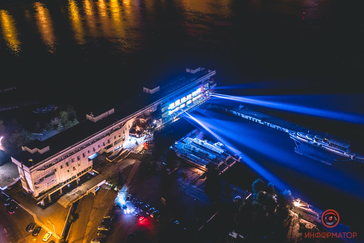 Лучи привлекают новых посетителей Лучи привлекают новых посетителей