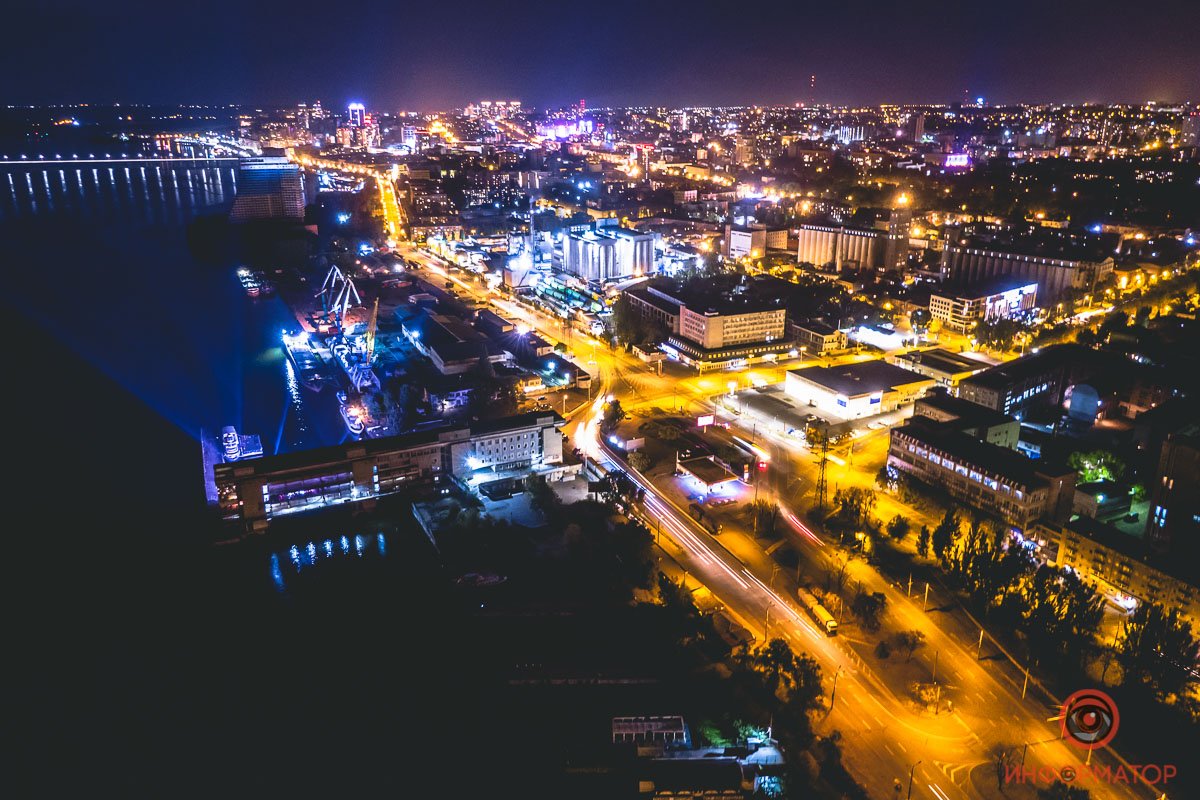 Днепр манит сотнями огней Днепр манит сотнями огней