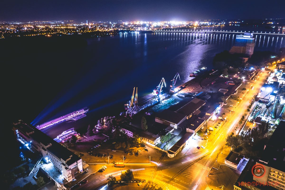 Лучи видны с противоположного берега Лучи видны с противоположного берега