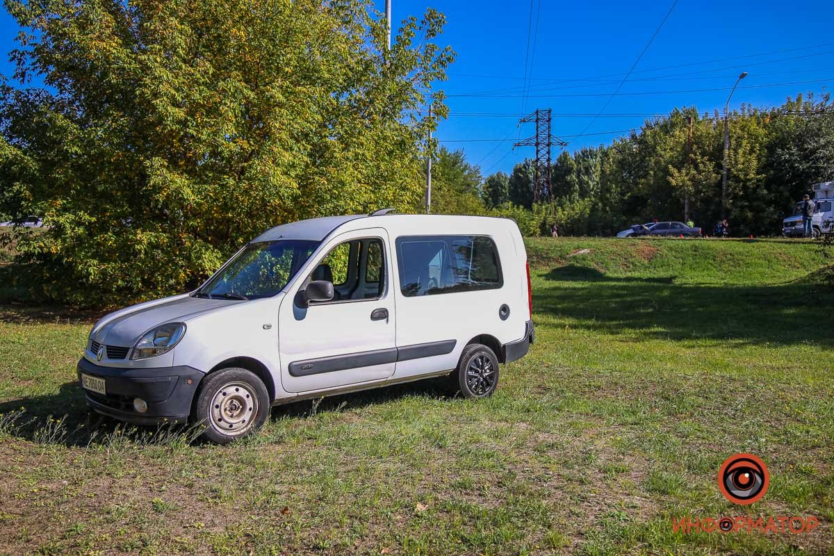 Renault вынесло в кювет Renault вынесло в кювет