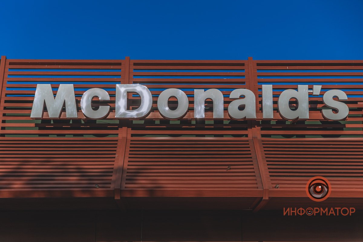 Жители Победы еще могут успеть купить здесь бургер Жители Победы еще могут успеть купить здесь бургер