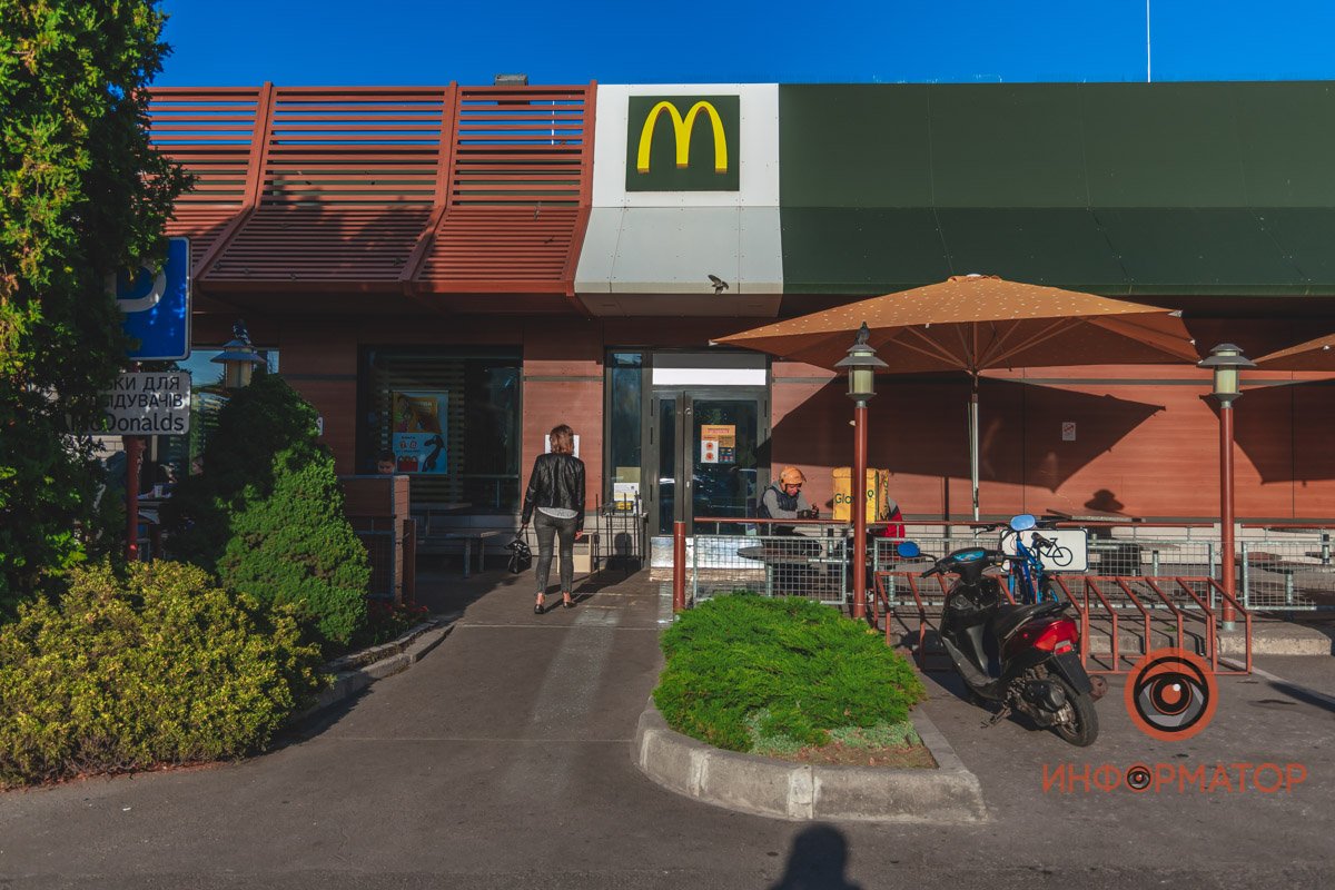Сегодня "Макдональдс" работает до 23:45 Сегодня "Макдональдс" работает до 23:45