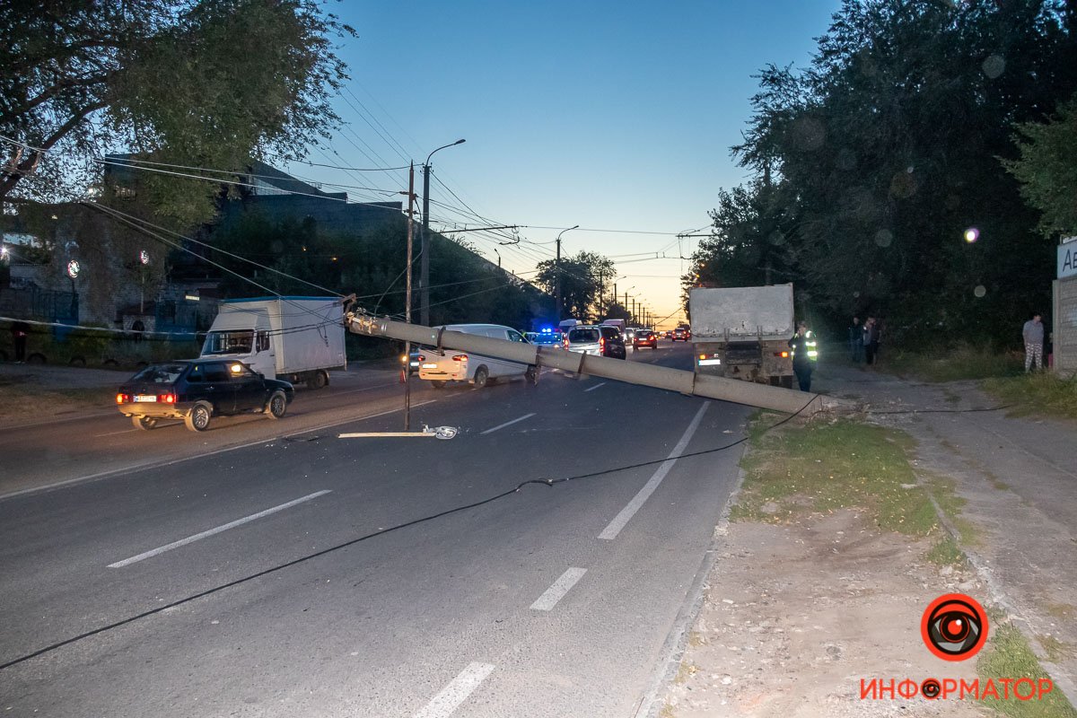 Электротранспорт тоже не может проехать Электротранспорт тоже не может проехать