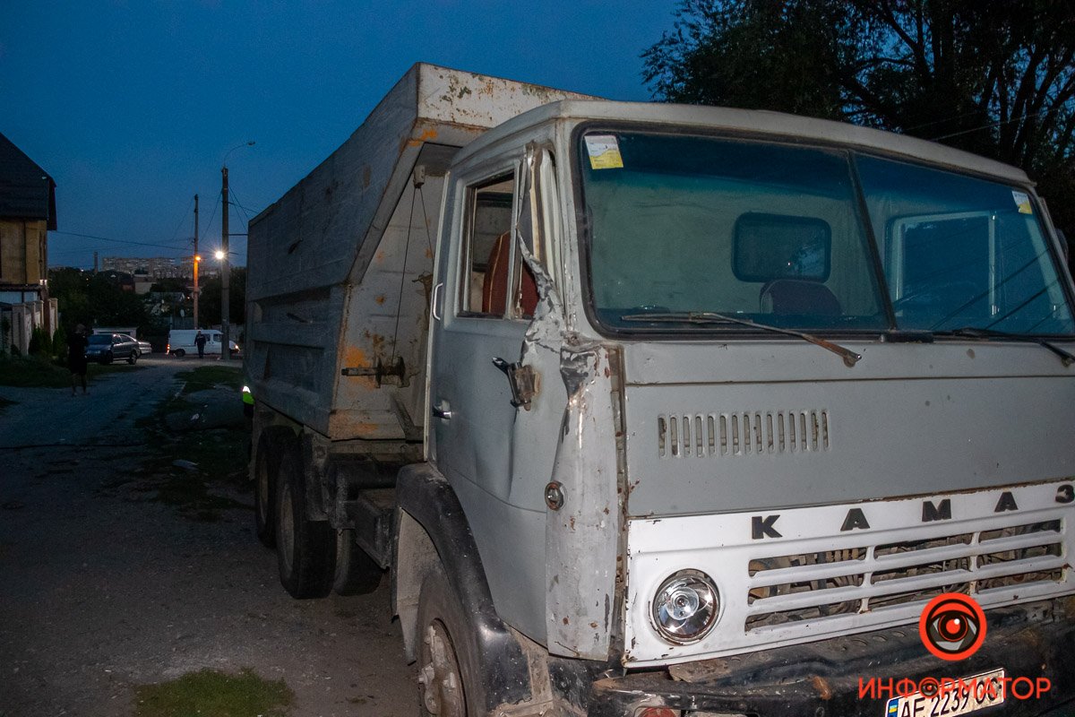 Предварительно, водитель КАМАЗа не пострадал Предварительно, водитель КАМАЗа не пострадал