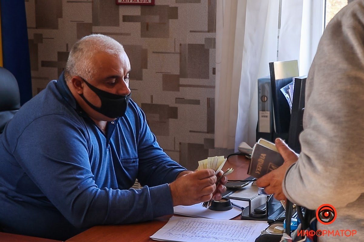 Жителям Елизаветовки раздали 3 килограмма денег в рамках эксперимента с криптовалютой 9