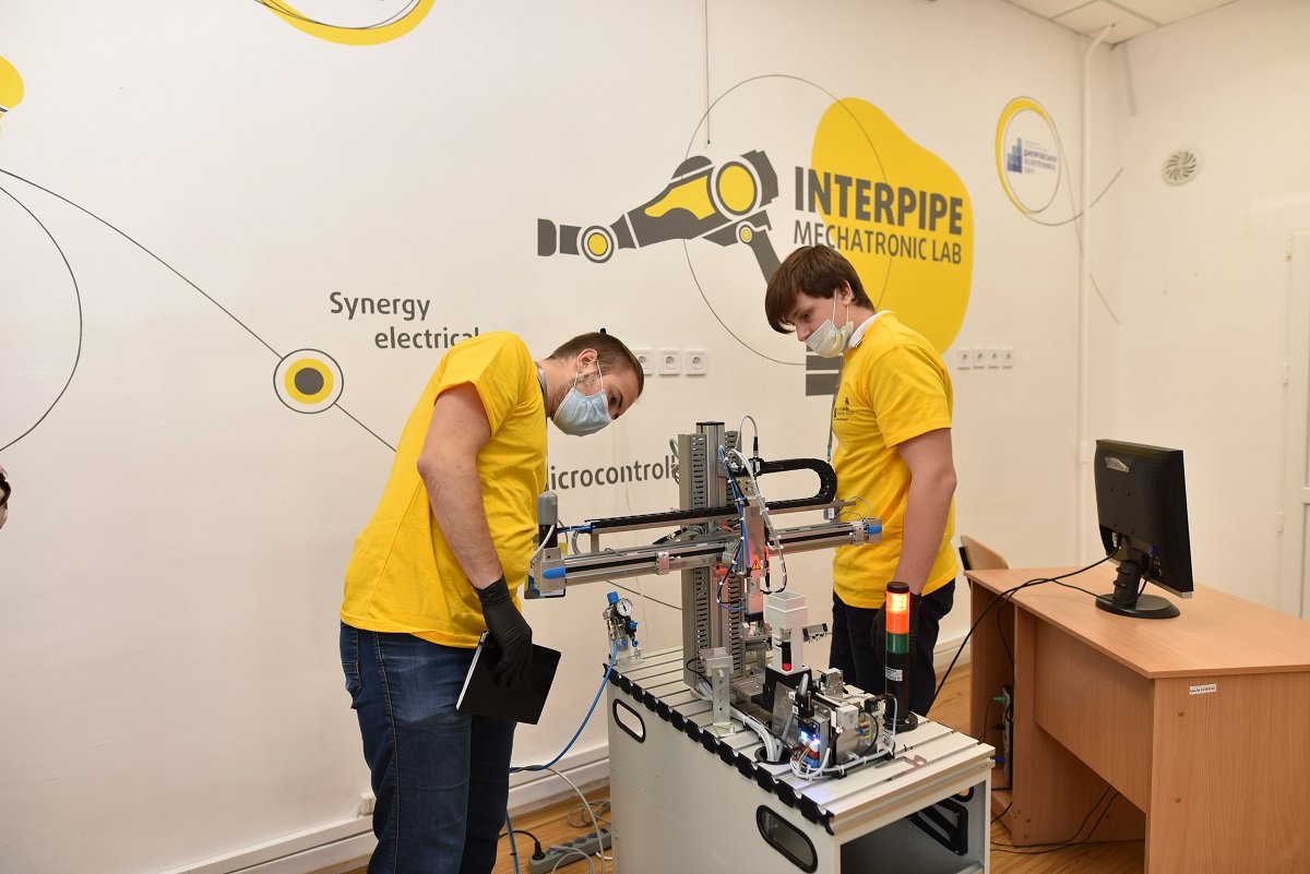 В Днепре стартовал финал Всеукраинского конкурса WorldSkills Ukraine по мехатронике 3