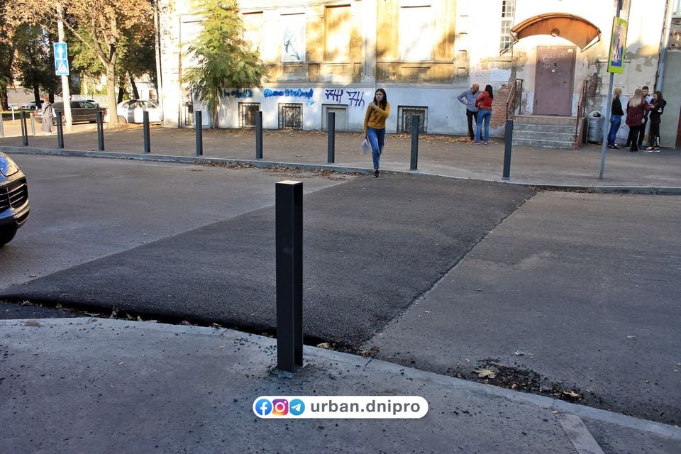 В Днепре появились приподнятые пешеходные переходы