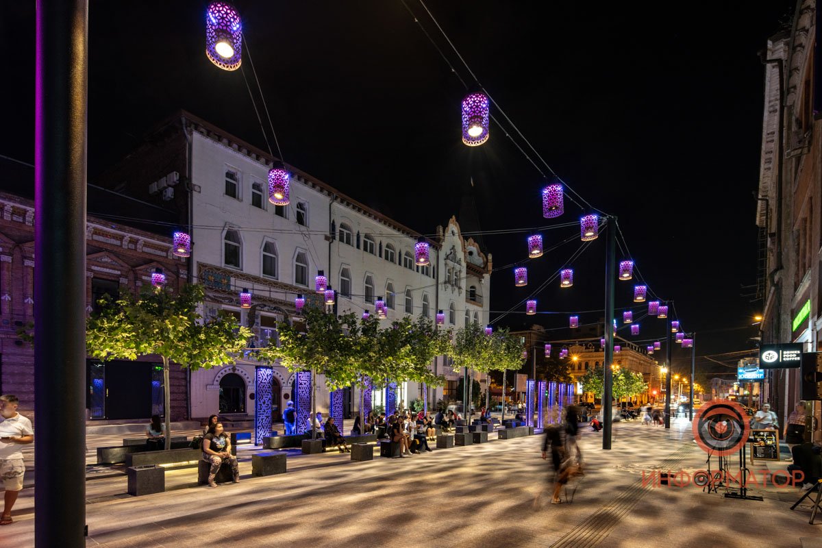 Компания Expolight создала различные сценарии освещения, установила специальные светильники и интерактивный экран Компания Expolight создала различные сценарии освещения, установила специальные светильники и интерактивный экран